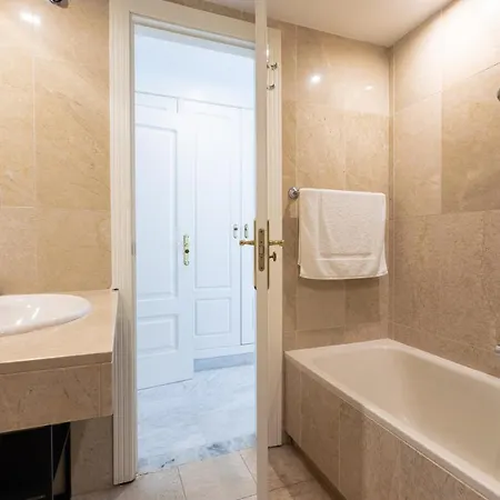 Great Views, Large Terrace & Walking Distance * Marbella