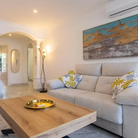 Apartment Great Views, Large Terrace & Walking Distance Marbella