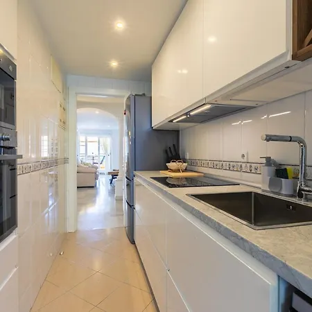 Great Views, Large Terrace & Walking Distance Lägenhet *