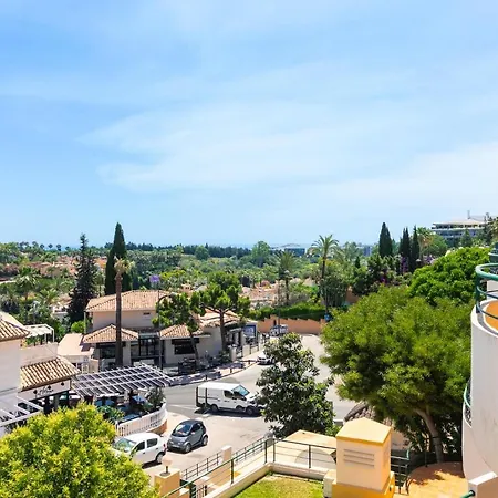 Great Views, Large Terrace & Walking Distance Marbella