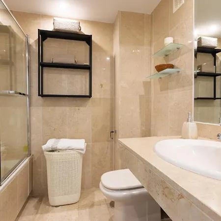 Great Views, Large Terrace & Walking Distance *