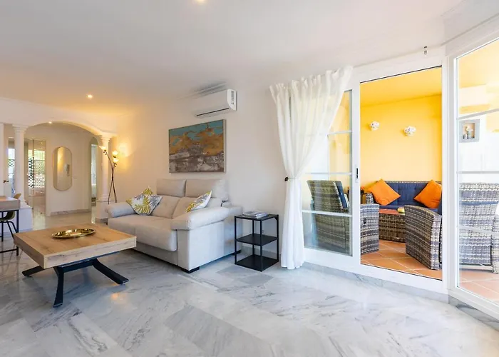 Great Views, Large Terrace & Walking Distance Lejlighed Marbella